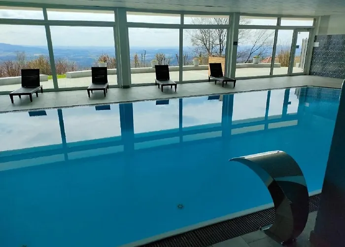 Traumblick Bayerischer Wald, Pool&sauna, Getränke, Klimaanlage Apartment Freyung