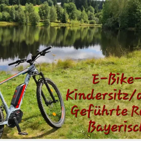 Traumblick Bayerischer Wald, Pool&sauna, Getränke, Klimaanlage Apartment Freyung